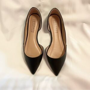 Journee Collection Women’s Cortni d’Orsay Flats (comes with a plastic shoe box)